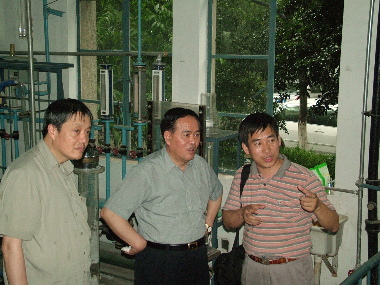 8中国化工学会理事长、中国石油化工股份有限公司董事、高级副总裁、中国石油化工集团公司科学技术委员会主任曹湘洪院士参观我组冷模实验室.jpg
